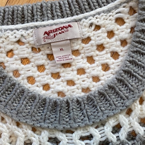 Arizona Striped Open Knit Sweater Gray & White Long Sleeve Size XL Juniors - Picture 3 of 8
